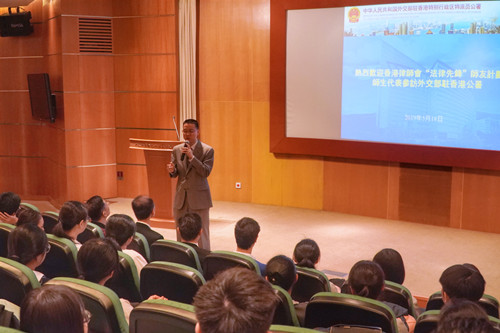 香港律师会“法律先锋”师友计划学生及导师代表参访公署